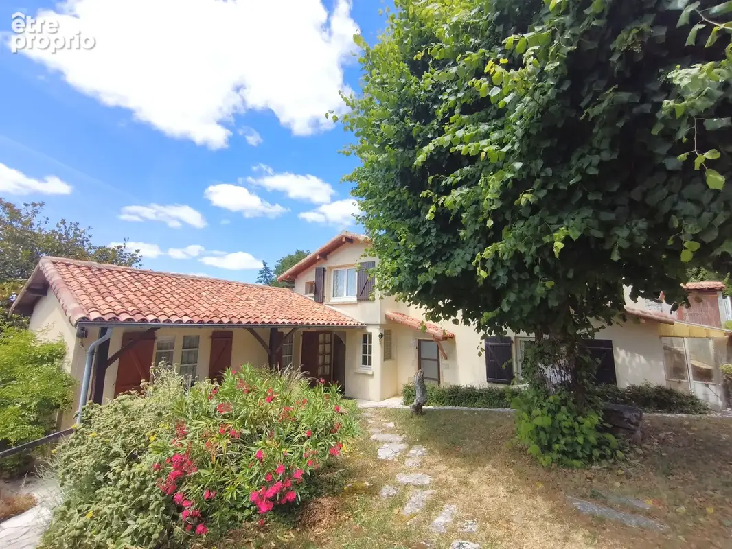 Maison 172 m² à Condac  - photo 10