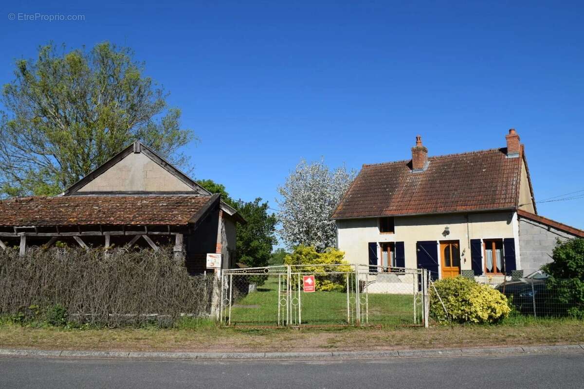 Maison à CHARRIN
