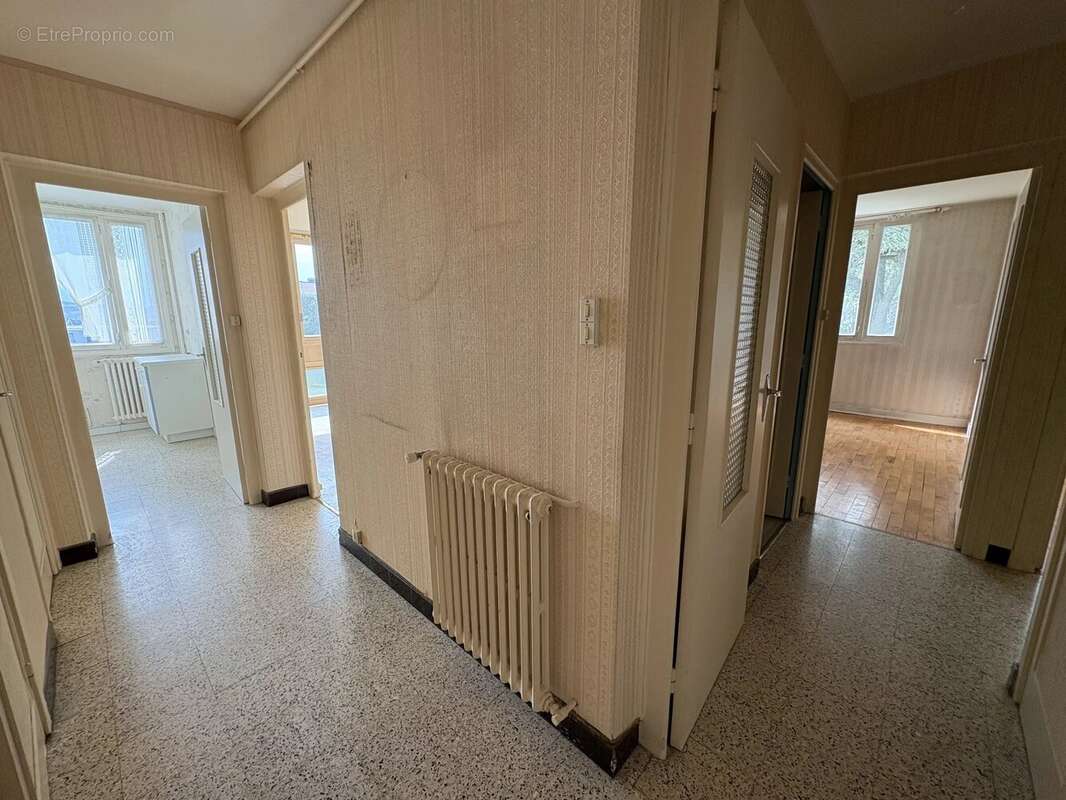 Appartement T3 Secteur Bergson avec garage - photo 4