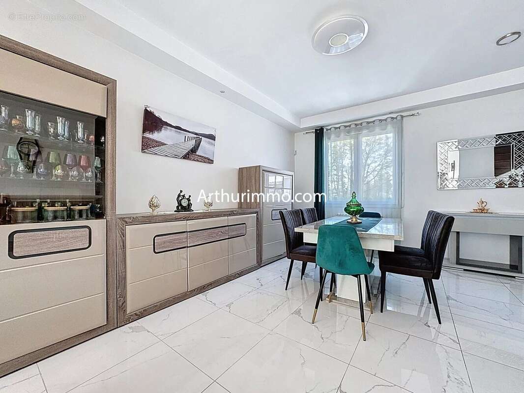 Maison à VILLECRESNES