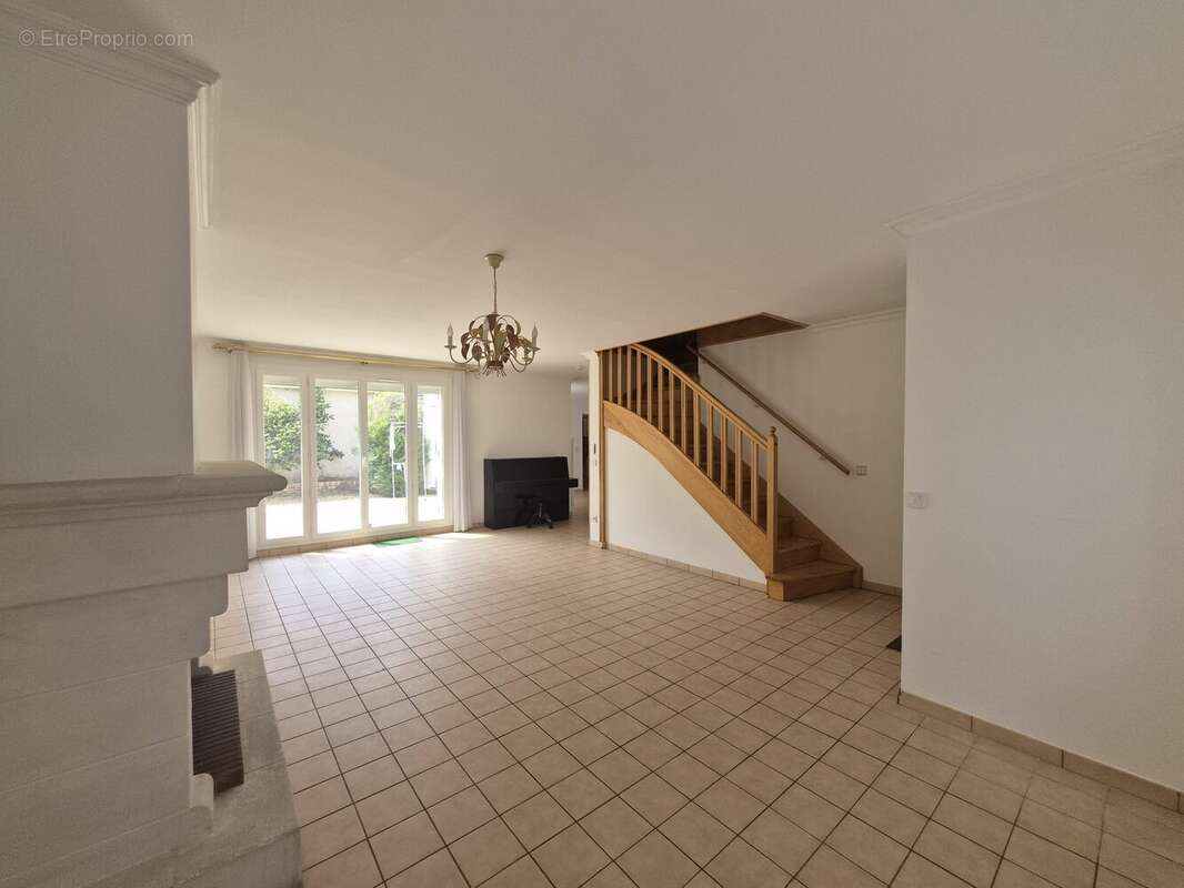 Maison 153 m² à Noisy-Le-Grand  - photo 2