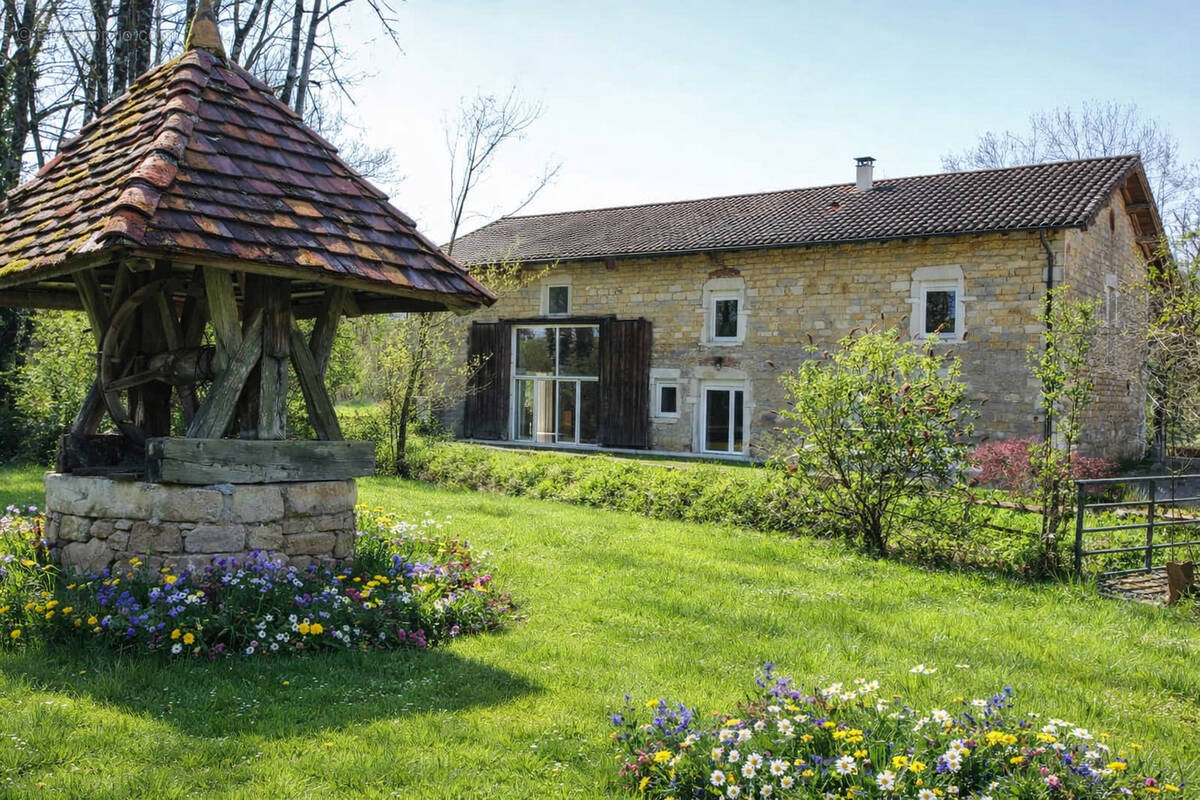 Maison à SAINT-ETIENNE-DU-BOIS