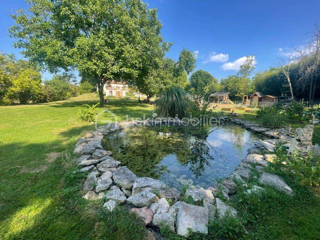 Maison à BRIARRES-SUR-ESSONNE