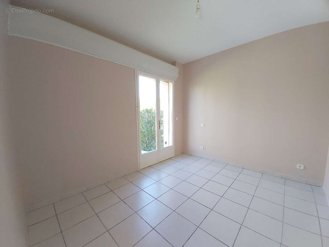 Villa familiale avec piscine et appartement indépendant à vendre à Clarensac ? 145 m² sur 2500 m² de terrain - photo 17