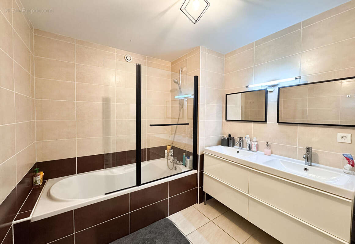 Maison à COLLONGES-SOUS-SALEVE