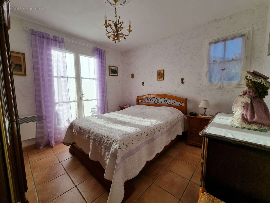 A Régusse Villa de plain-pied avec garage sur1074m2 - photo 10