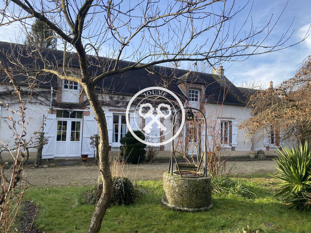 Maison à MAIZIERES-LA-GRANDE-PAROISSE