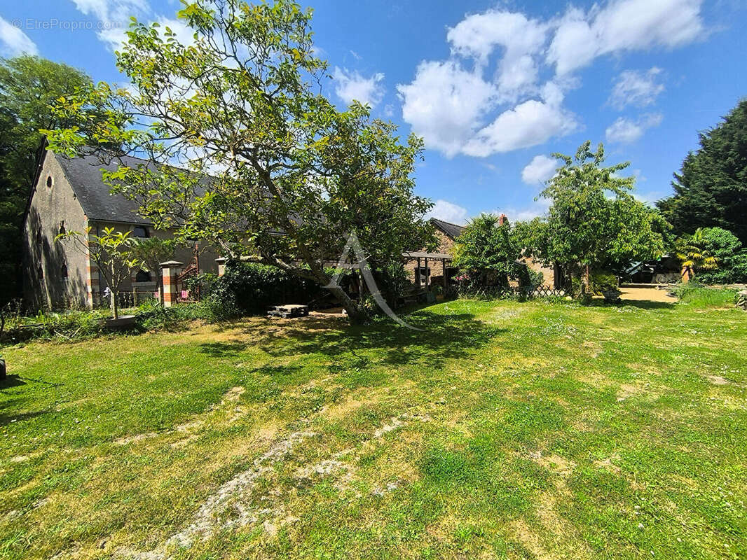 Maison à GREZ-NEUVILLE