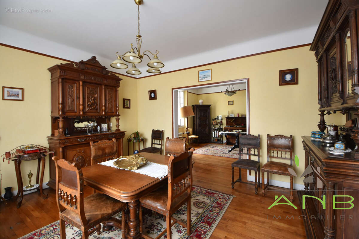 Maison 154 m² à Saint-Mathieu  - photo 4