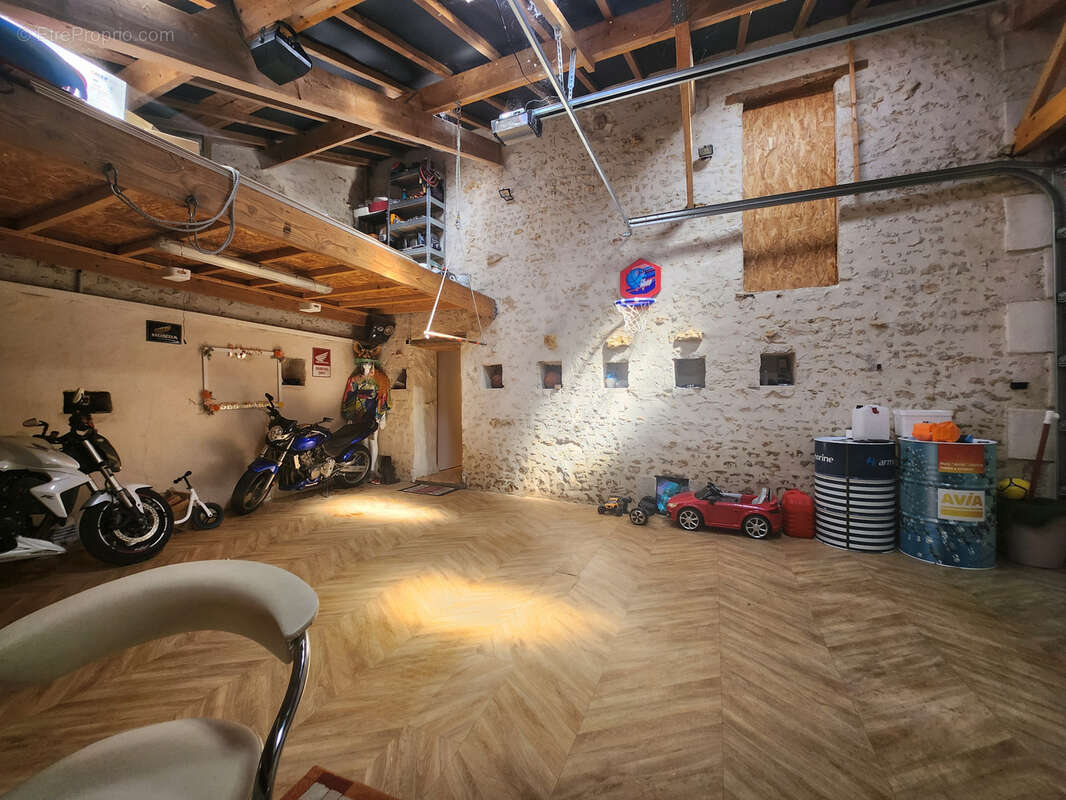 Maison en pierre 6 chambres et grand garage, piscine et terrain clos. - photo 20