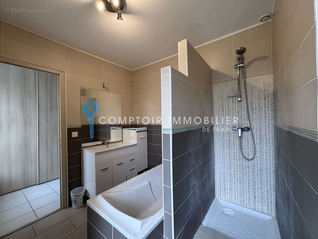Maison de village T4 avec terrain + 160m2 à rénover - photo 8
