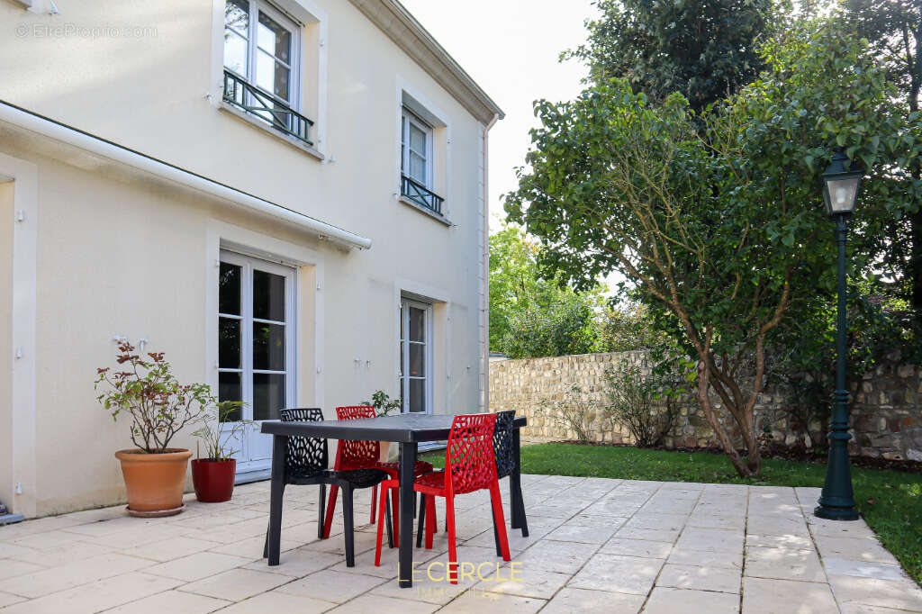 Maison à ERMENONVILLE