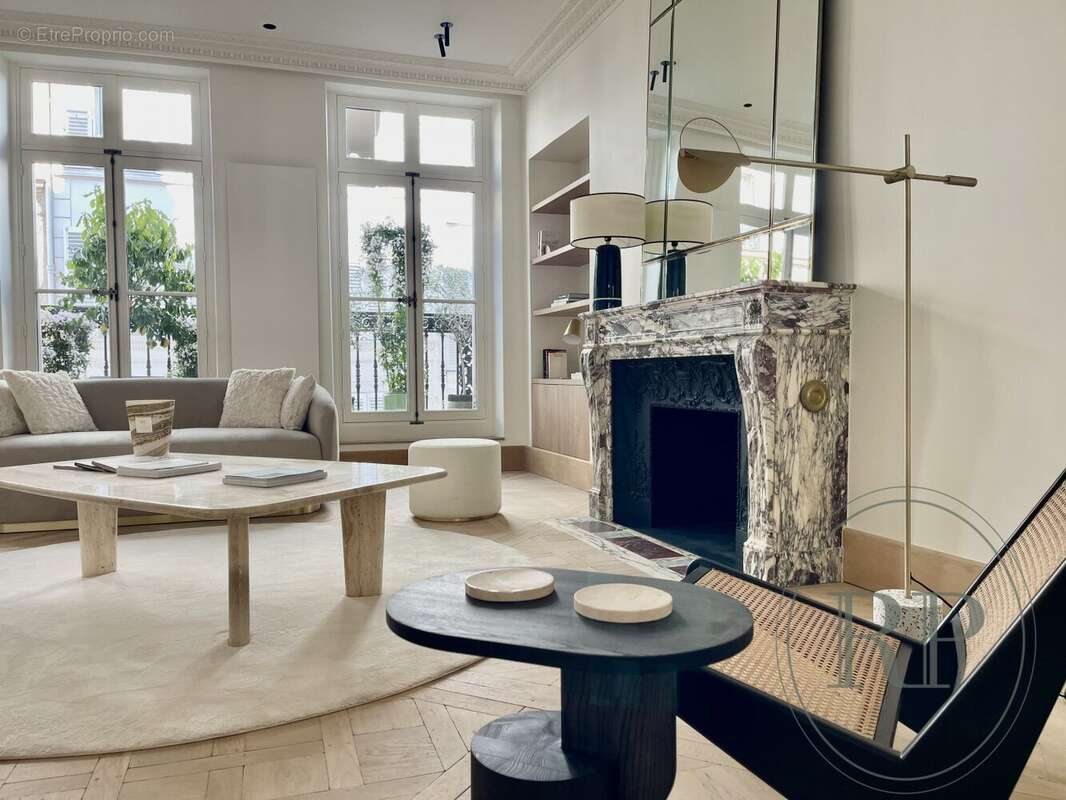 Appartement à PARIS-7E