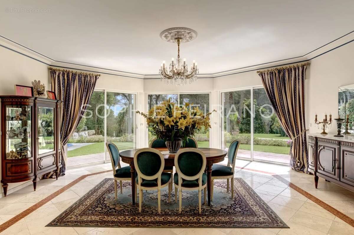 Maison à MOUGINS