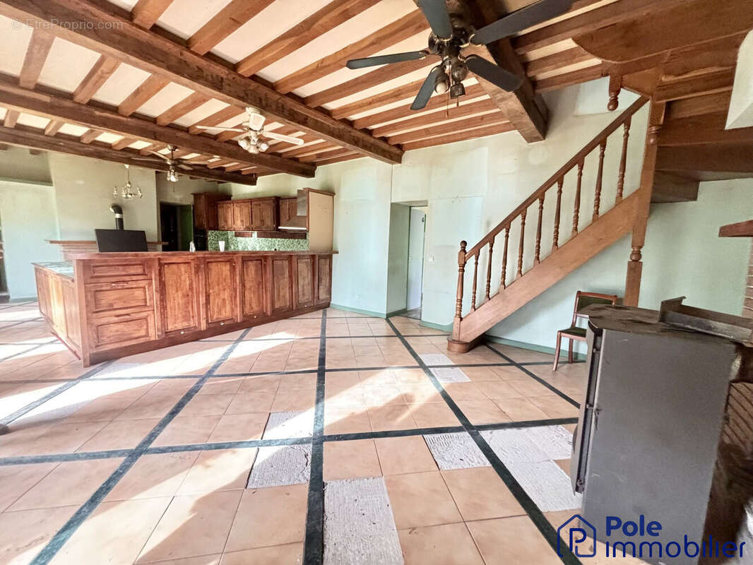 DEUX MAISONS DE CAMPAGNE- PIECE DE VIE AVEC POELE A BOIS - Maison à LE BENY-BOCAGE