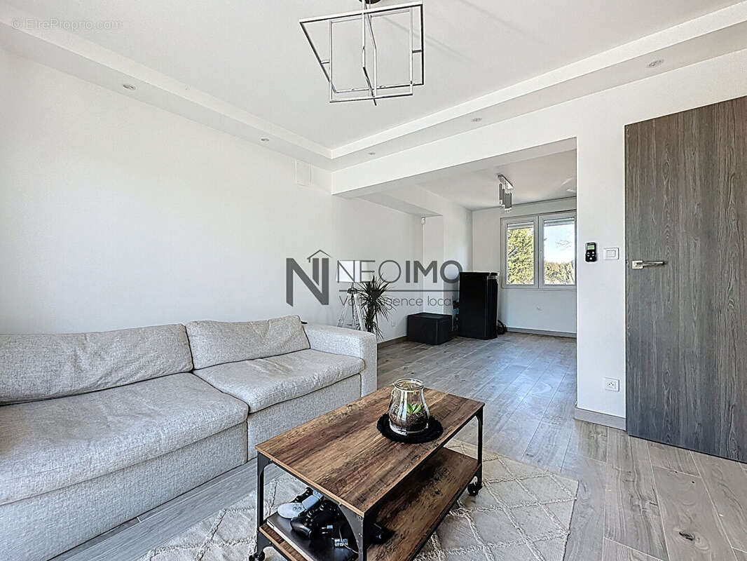 Maison à NEUFCHATEAU