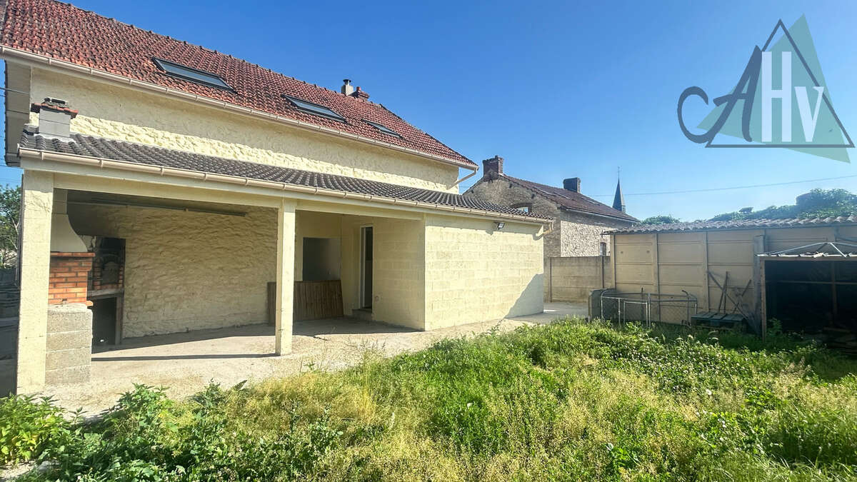 Maison à SAINT-HILLIERS