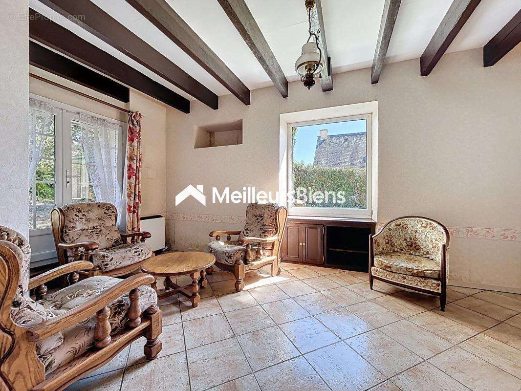 Maison à MONTREUIL-LE-GAST