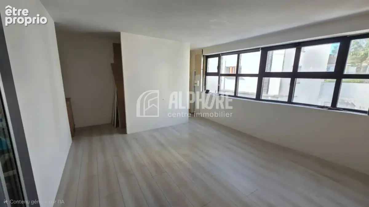Du calme de l'étage à l'effervescence du centre-ville : votre futur duplex économe. - photo 2