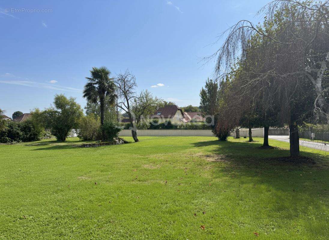 Terrain à ARTIGUELOUVE