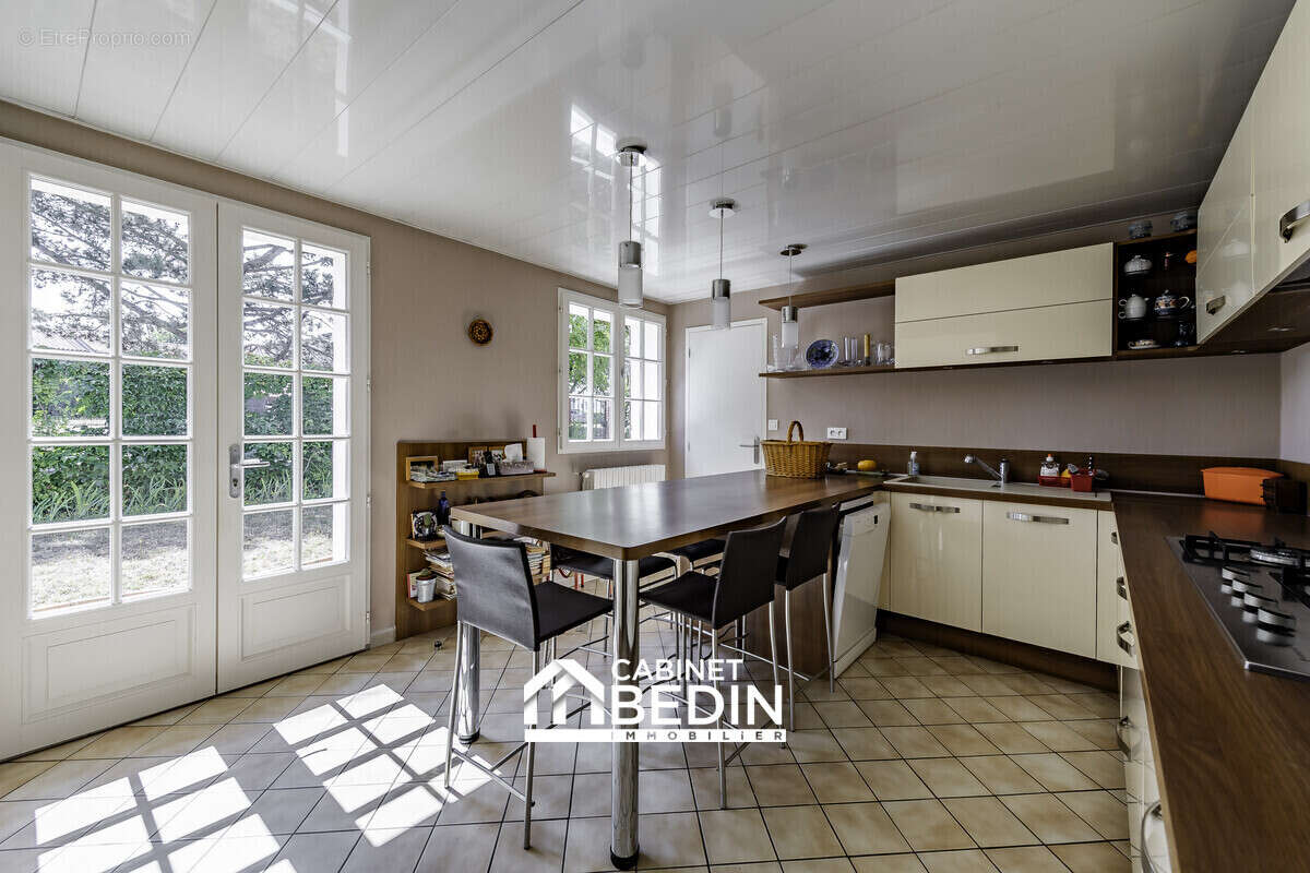 Maison 190 m² à Merignac  - photo 6