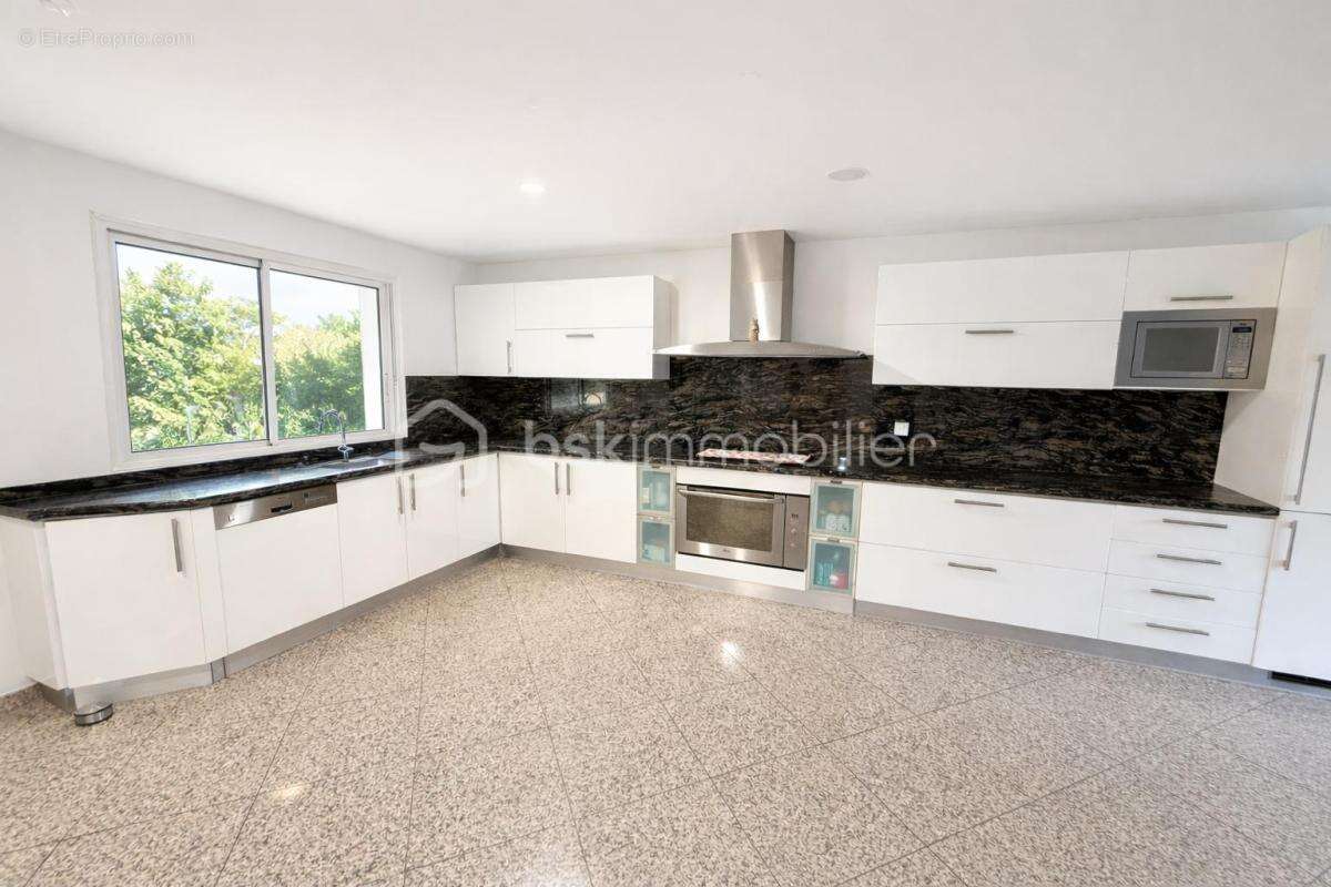 Maison familiale en excellent état – Proche La Forêt! - photo 3