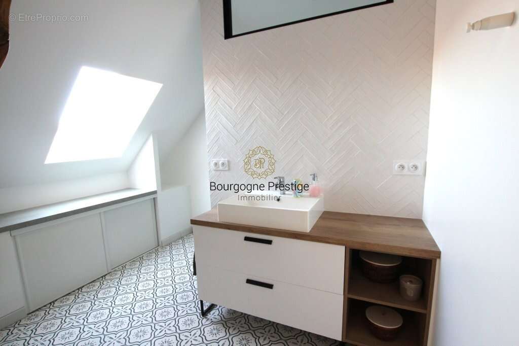 Jolie longere en pierre de 162 m² avec dependances sur un terrain de 1375 m² - photo 14