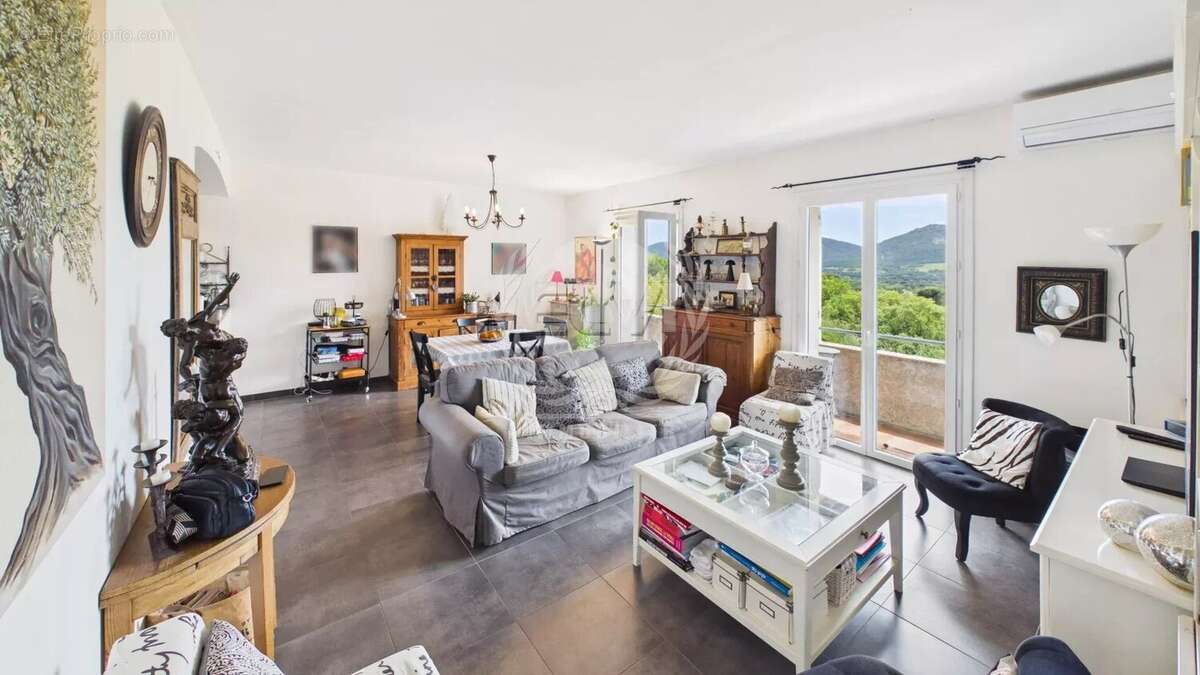 Maison à PLAN-DE-LA-TOUR