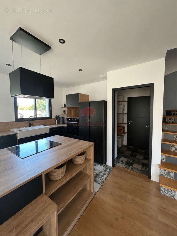 A VENDRE - A SAINT DREZERY - VILLA RECENTE de TYPE T5 de 110m2 avec garage jardin et piscine - photo 4