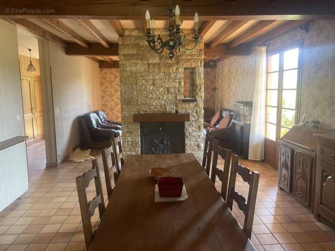 MAISON de plain-pied avec garage et jardin. - photo 5
