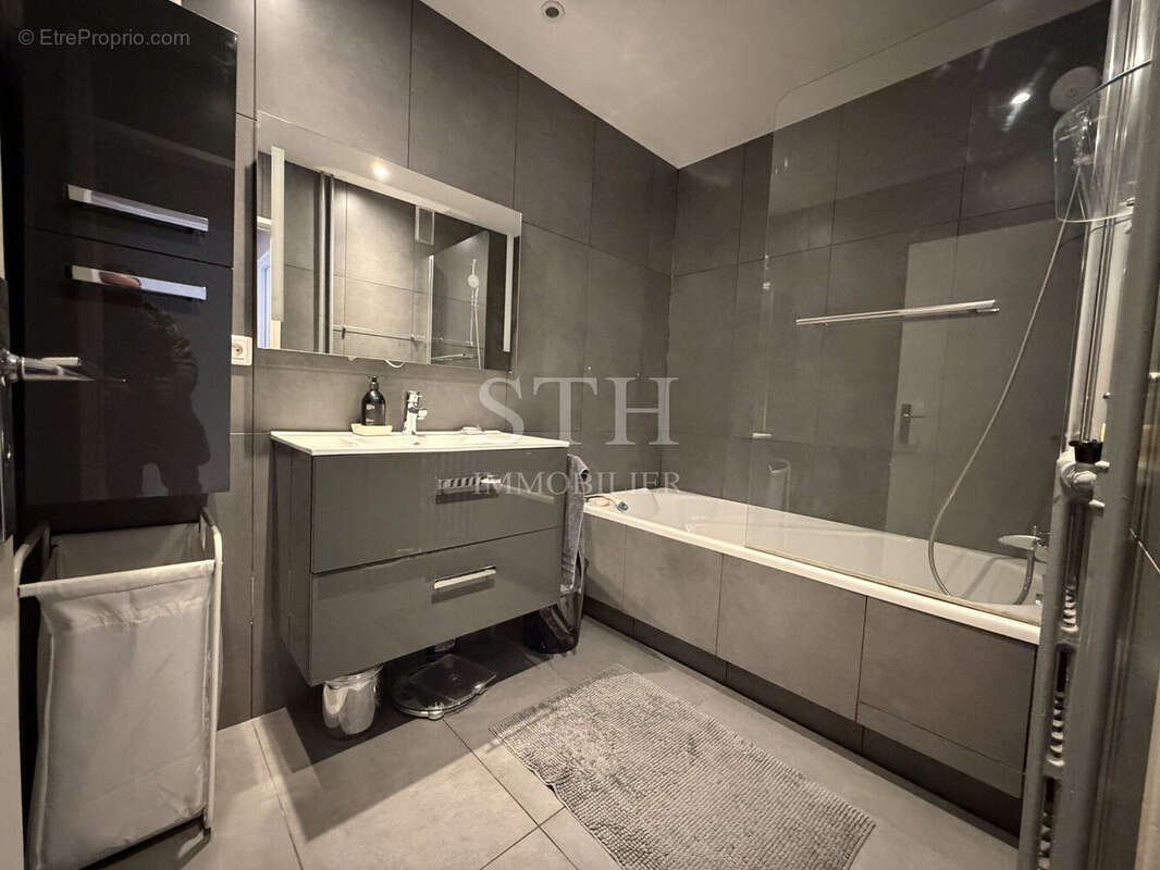 Appartement à PARIS-1E