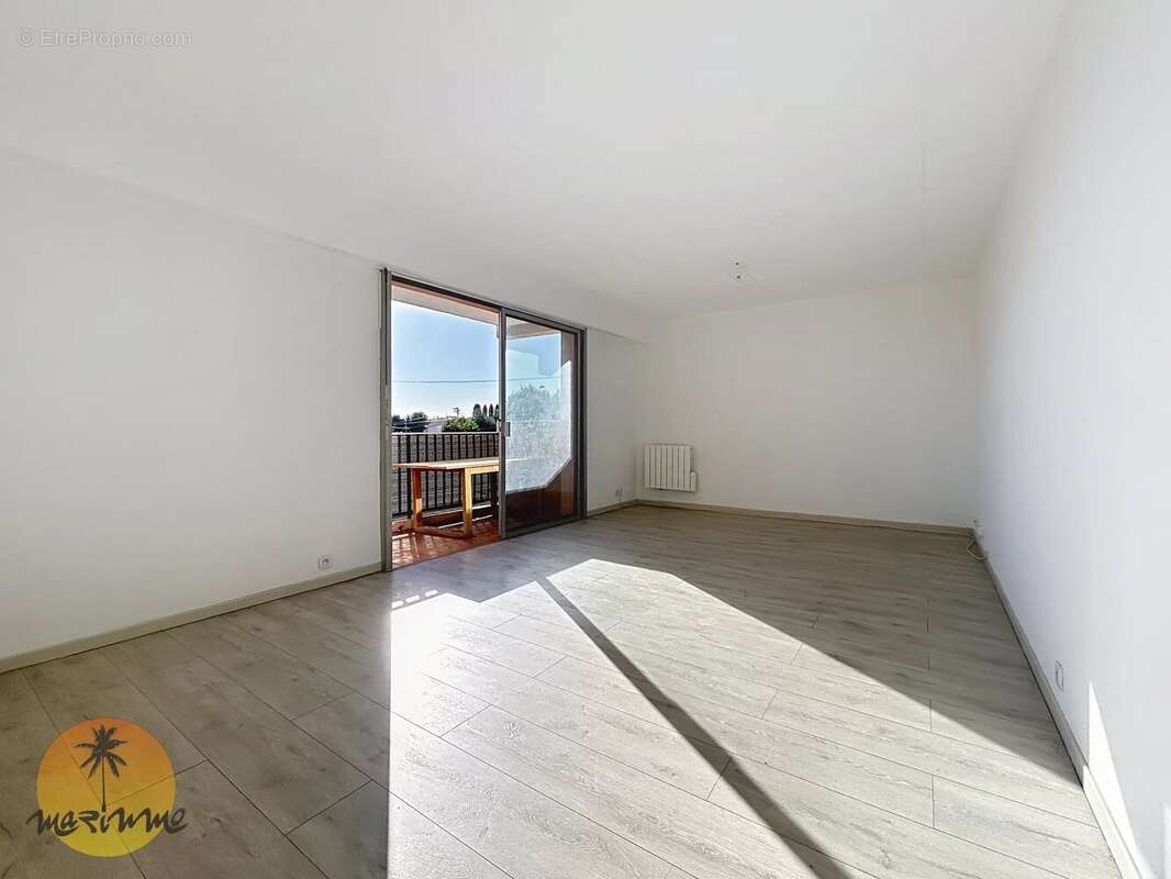 Appartement à SAINT-LAURENT-DU-VAR