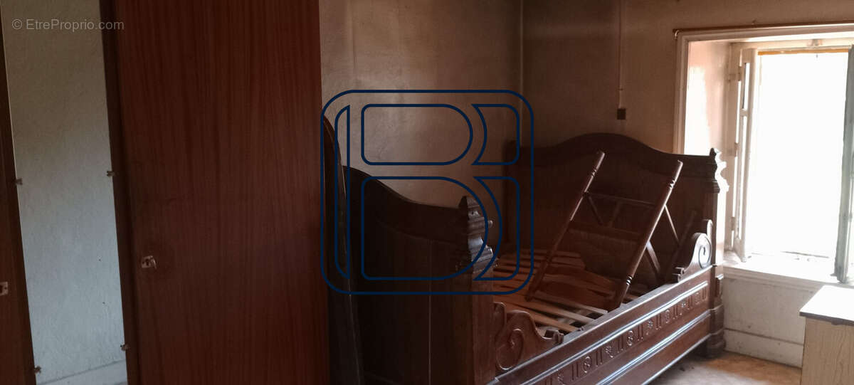 Maison à SAINT-AMANT-ROCHE-SAVINE