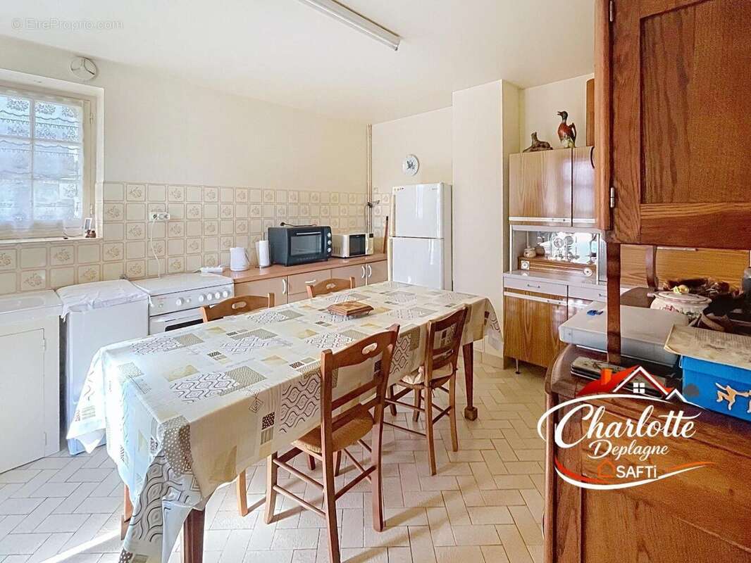 Maison 143 m² à Saint-Pardoux-La-Riviere  - photo 4