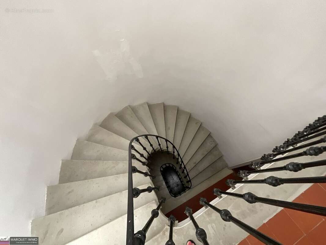 Le charme intemporel d'une Maison de Maitre T6 offrant 176 m² donnant sur patio intimiste avec piscine, nichée au coeur de Corne - photo 25
