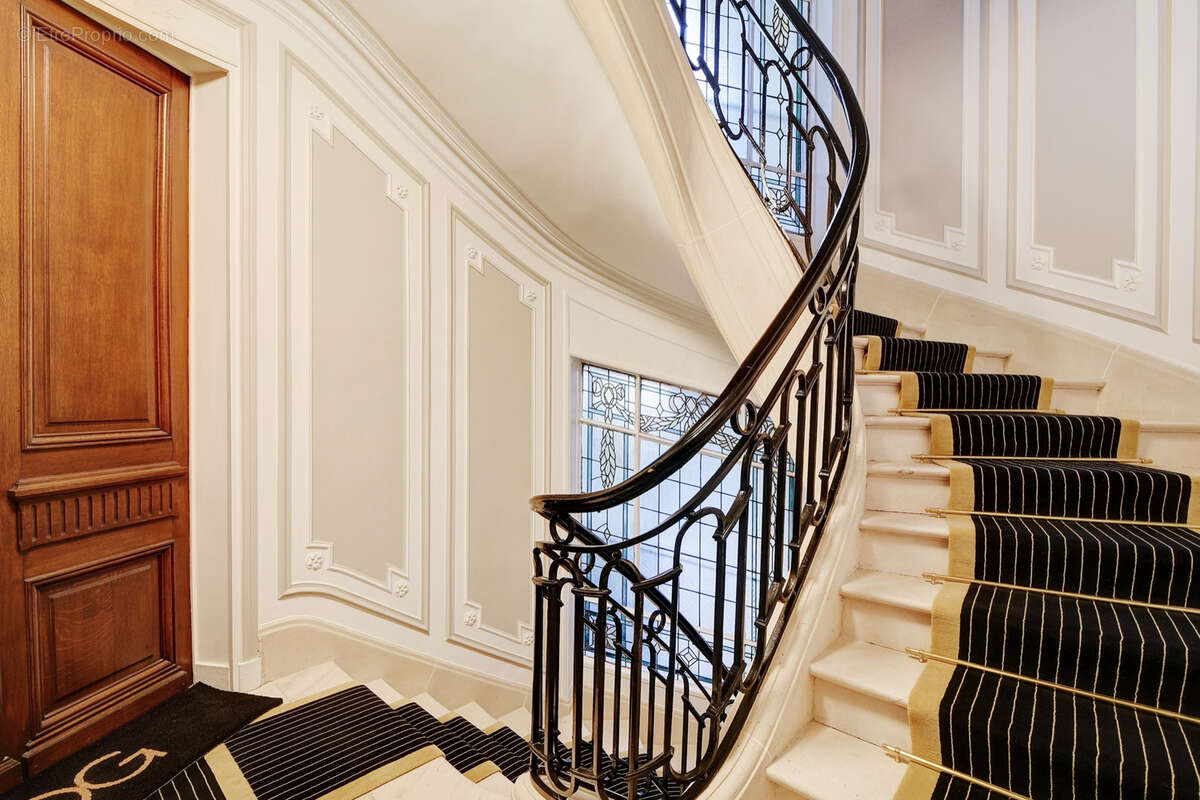 Appartement à PARIS-7E