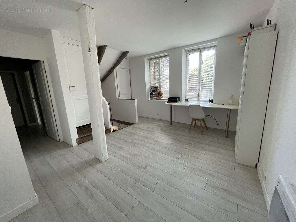 Maison - 234m ² - photo 5