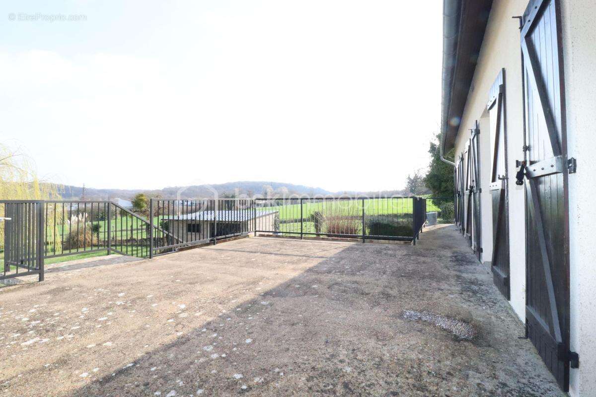 Grande maison aux beaux volumes (8 pièces 175m²)  5 ou 6 chambres avec sous-sol total (85m²) - photo 3