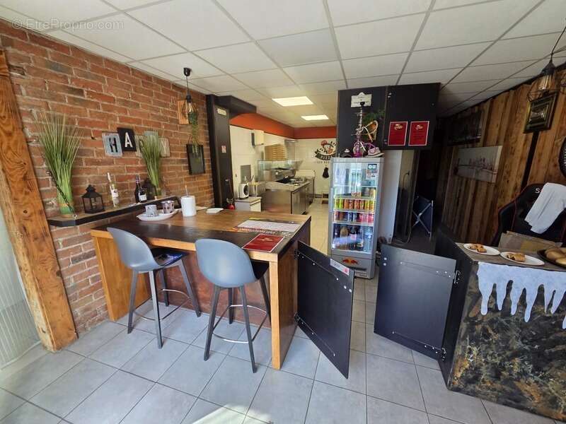 Commerce à SAINT-JULIEN-LES-ROSIERS