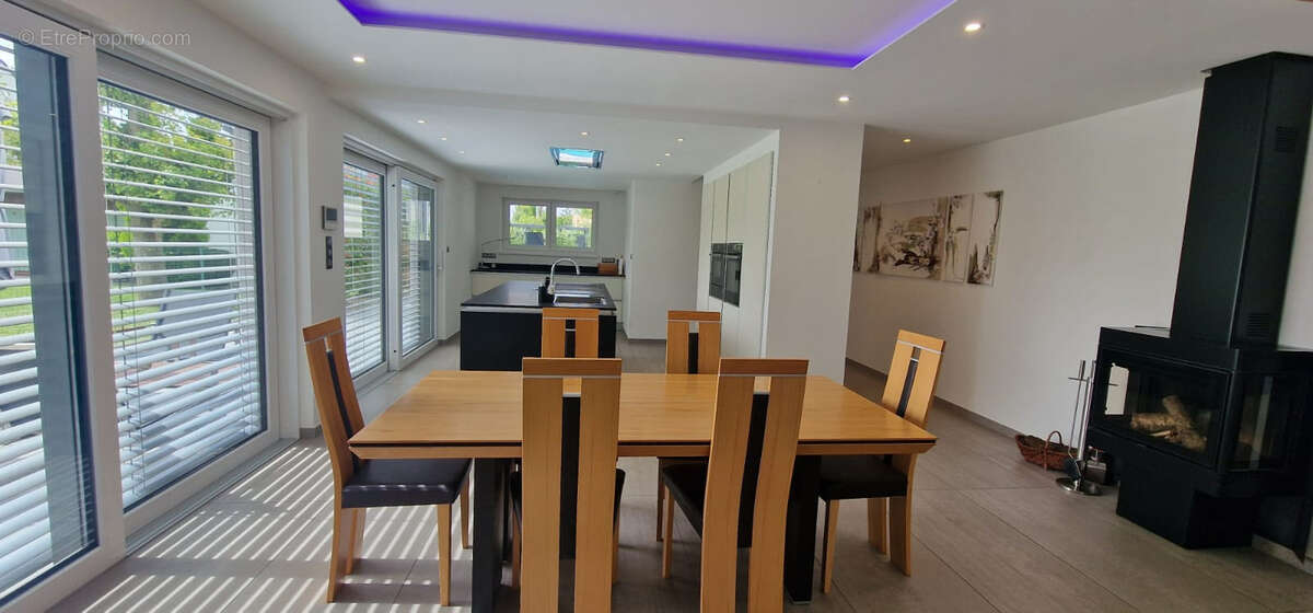 Maison à VILLAGE-NEUF