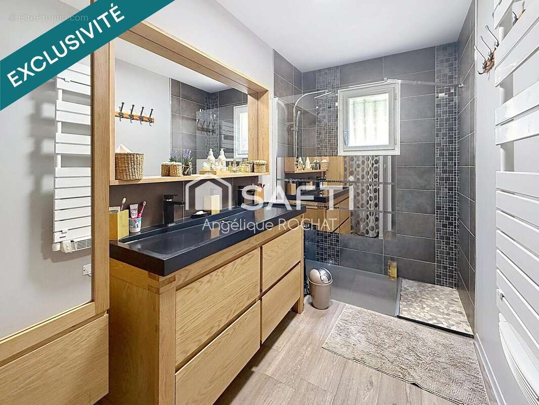 Maison 113 m² à Saint-Nazaire-De-Ladarez  - photo 7