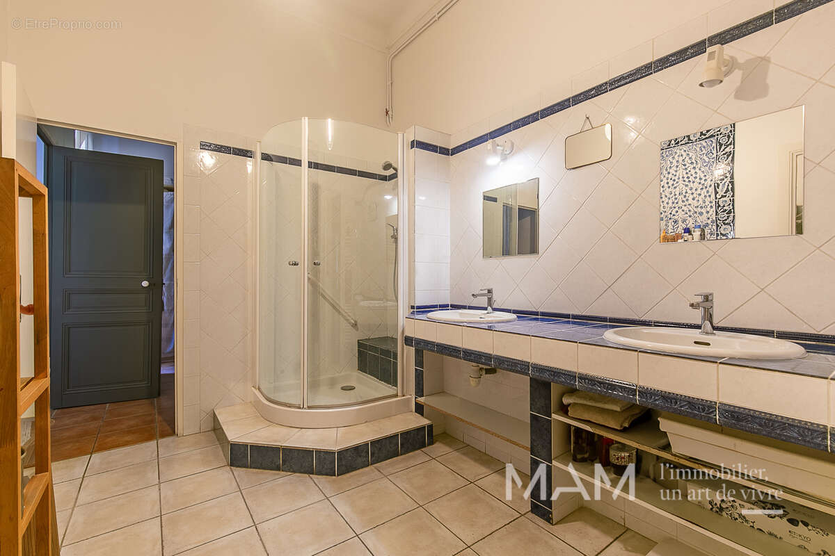 Appartement à MARSEILLE-6E