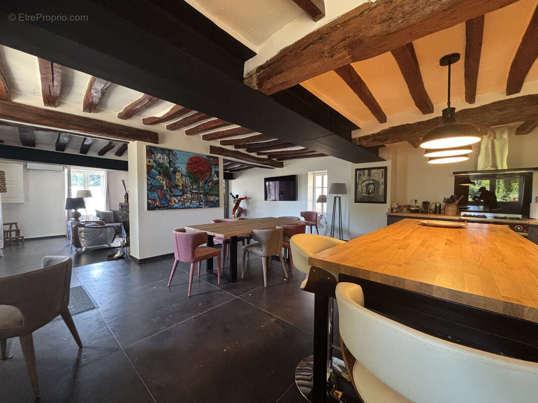 Maison à MONTREUIL-SUR-EPTE