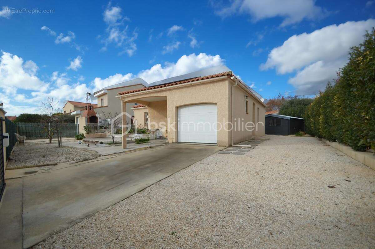 Maison à SAINT-LAURENT-DE-LA-SALANQUE