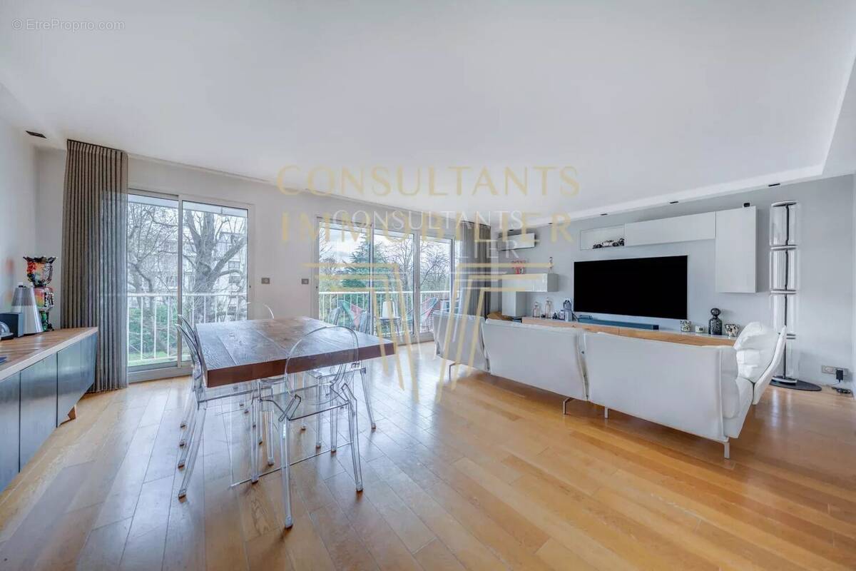 Appartement à NEUILLY-SUR-SEINE