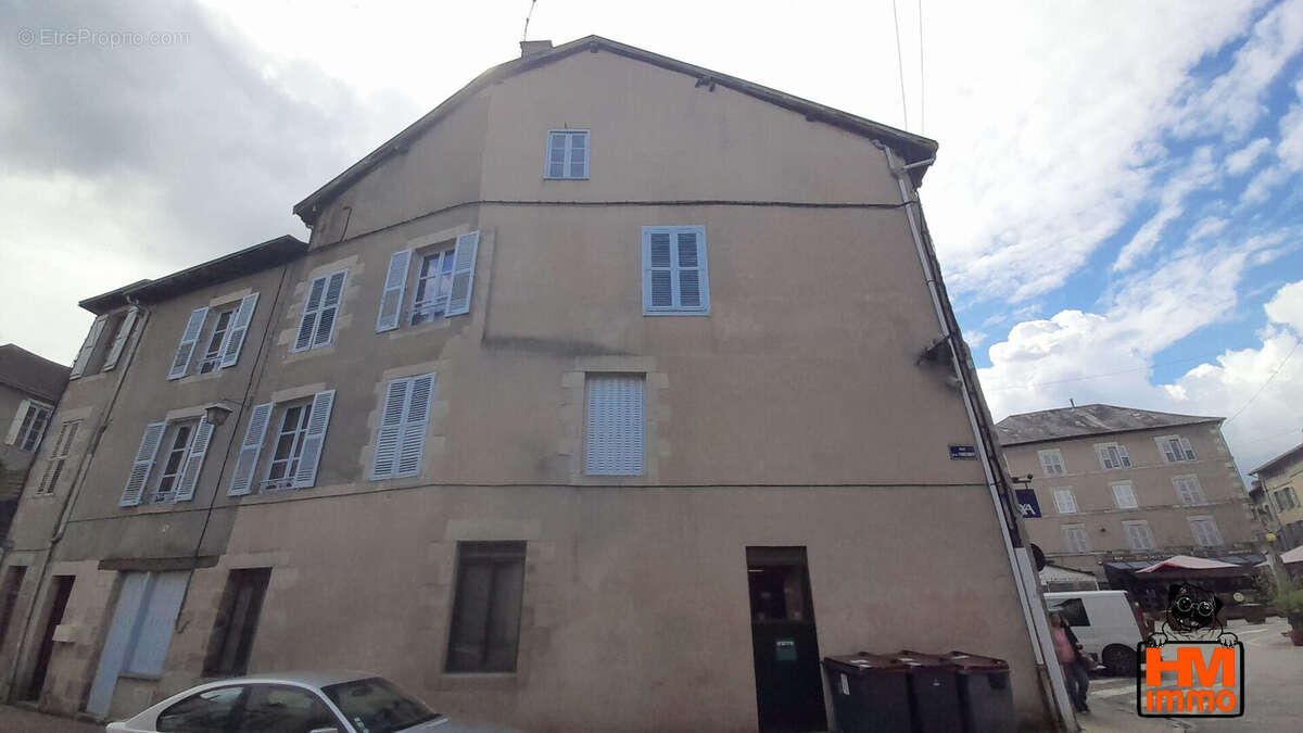 Appartement à SAINT-LEONARD-DE-NOBLAT