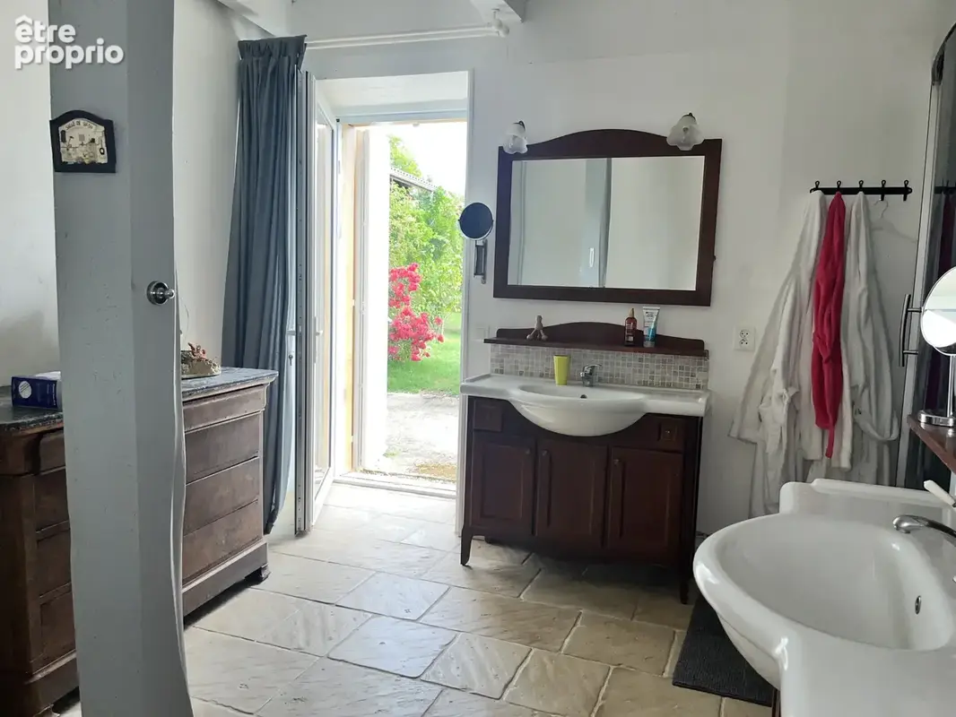 Belle propriété de 375 m2   5 chambres   Piscine   Dépendances   Prestations de qualité - photo 13