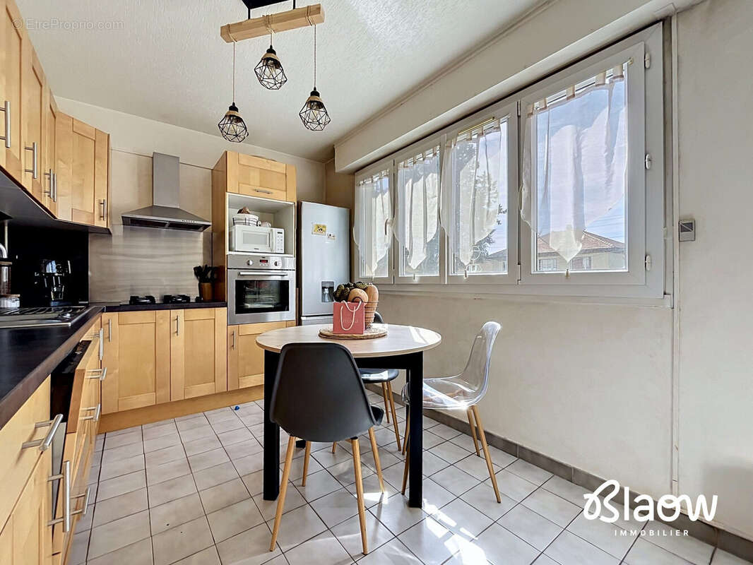 Appartement à MEYZIEU