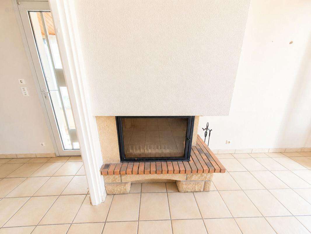 Maison de 82 m2 avec véranda chauffée de 17 m2 - jardin - garage aménageable - impasse  tres calme - photo 7