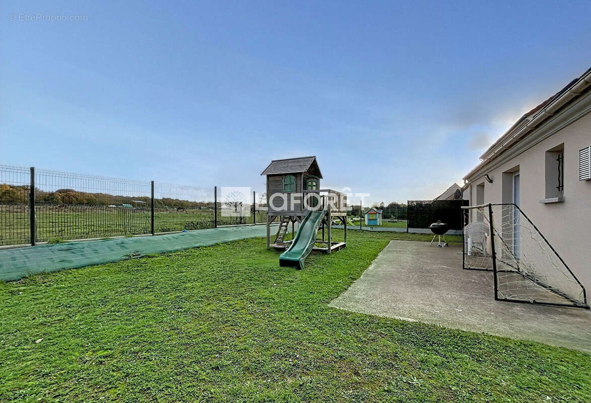 Maison à COURCELLES-SUR-SEINE